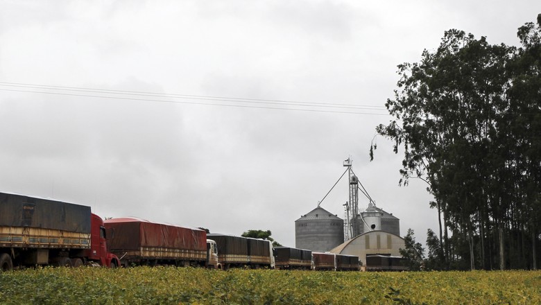 Fretes rodoviários do agro cresceram 67,5% no primeiro semestre, aponta estudo